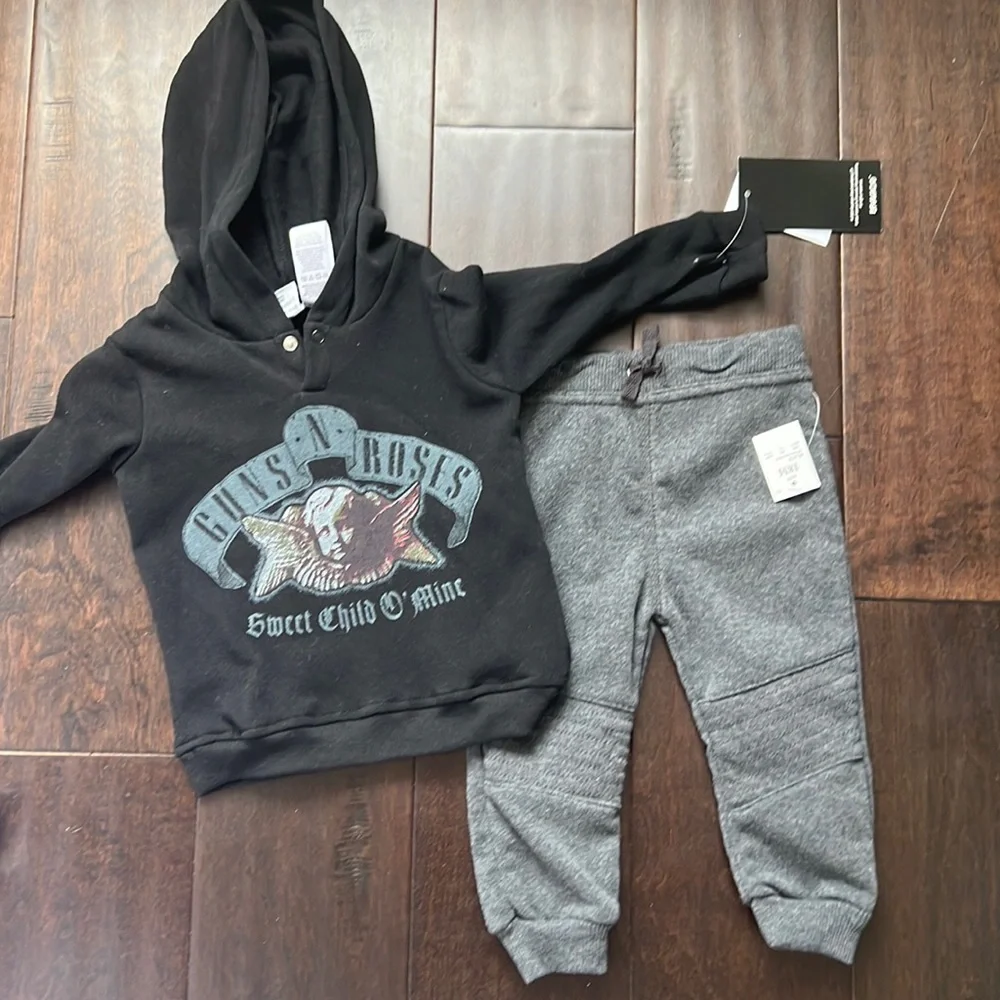 NWT Gender Neutral Guns N’ Roses Sweet Child O Mine Two Piece Sweatshirt & pants